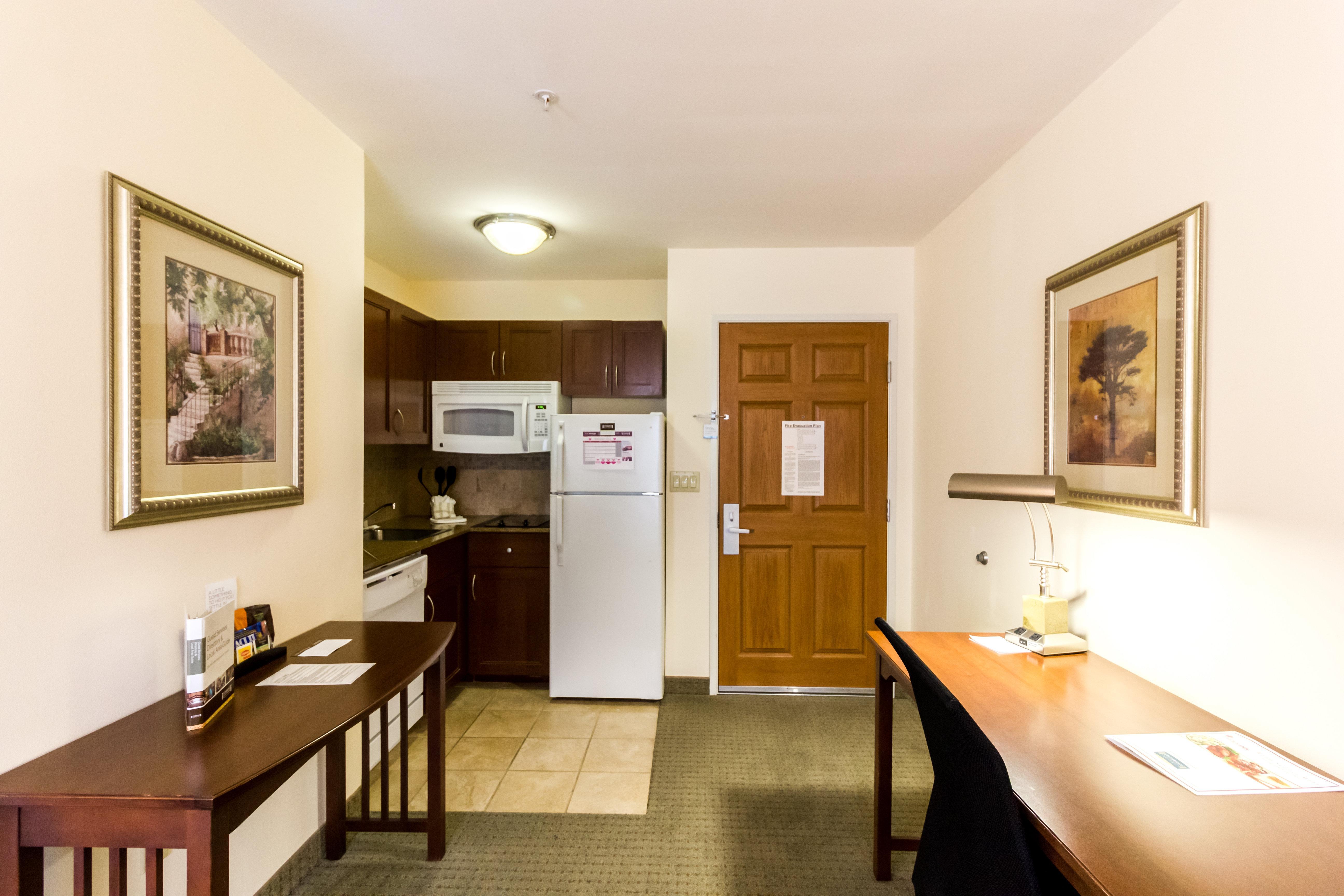Staybridge Suites Austin Airport By Ihg Екстериор снимка
