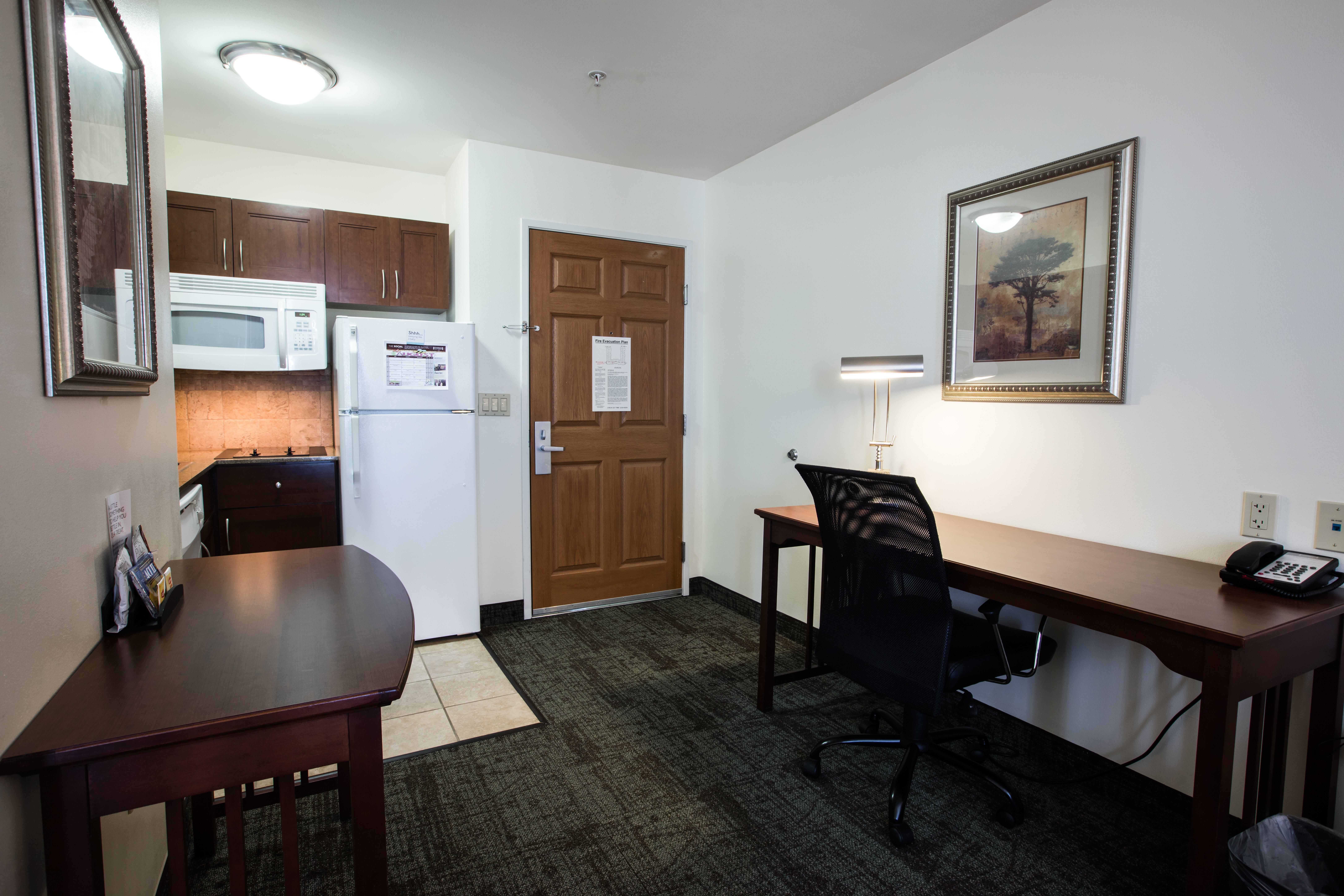 Staybridge Suites Austin Airport By Ihg Екстериор снимка