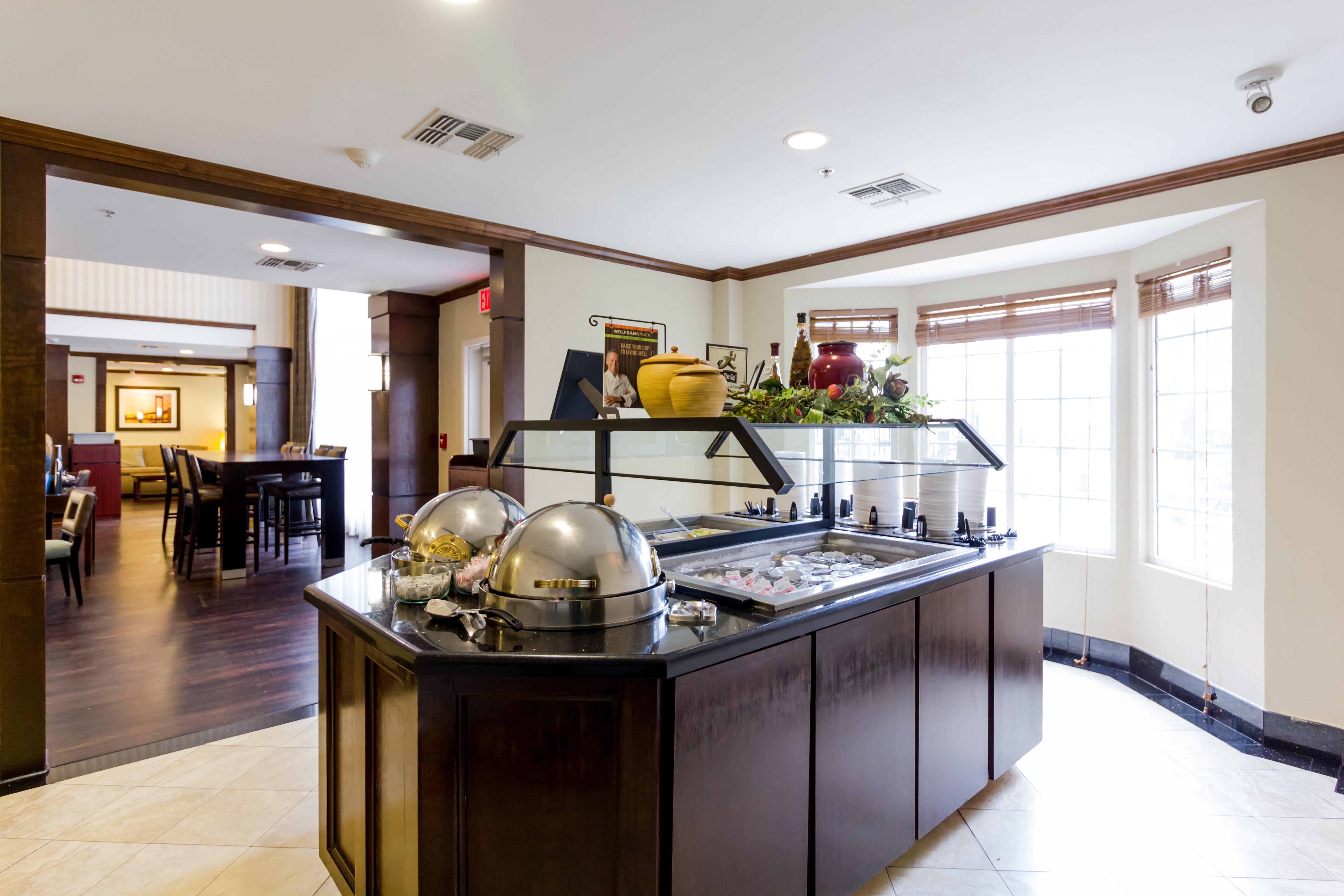 Staybridge Suites Austin Airport By Ihg Екстериор снимка