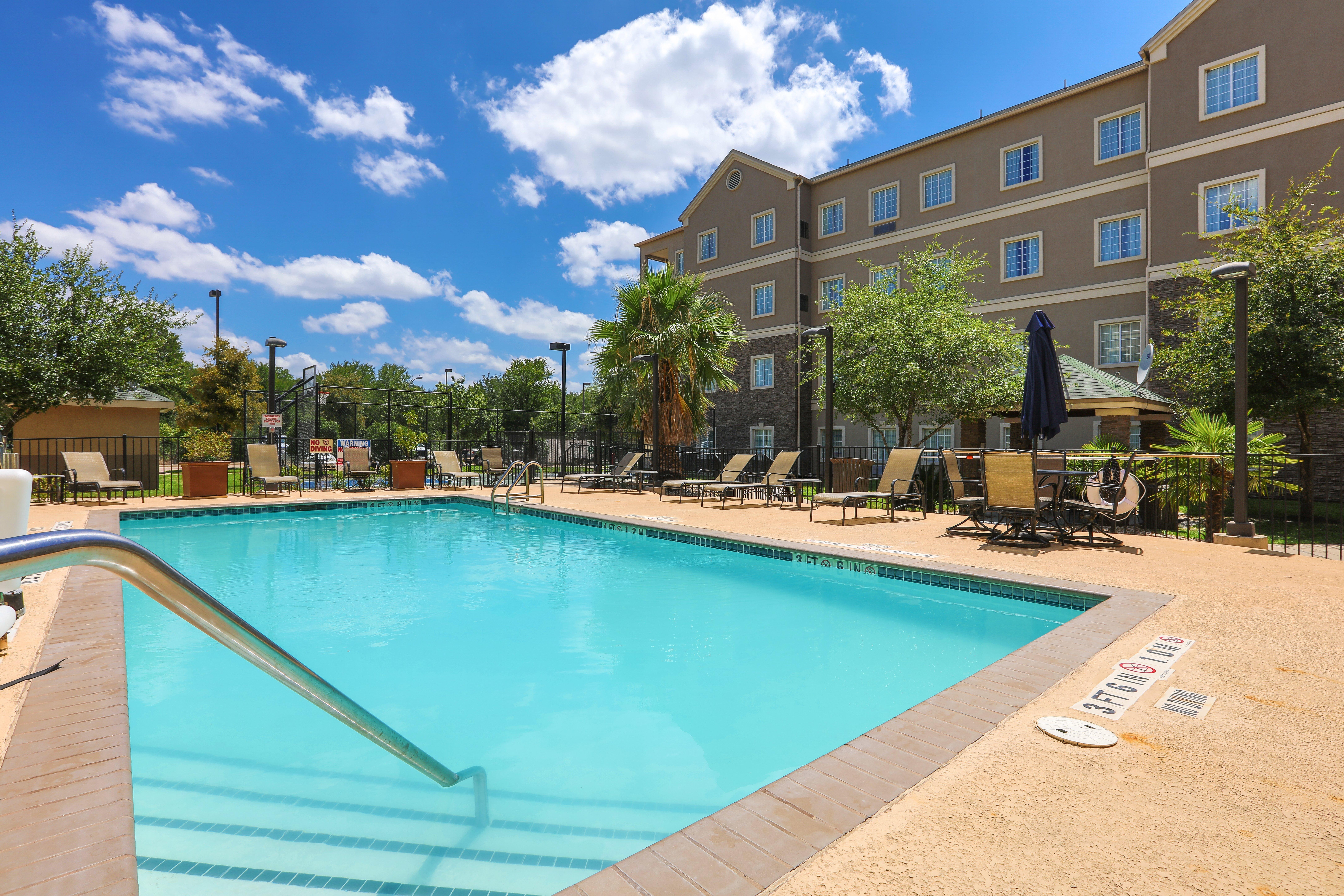 Staybridge Suites Austin Airport By Ihg Екстериор снимка