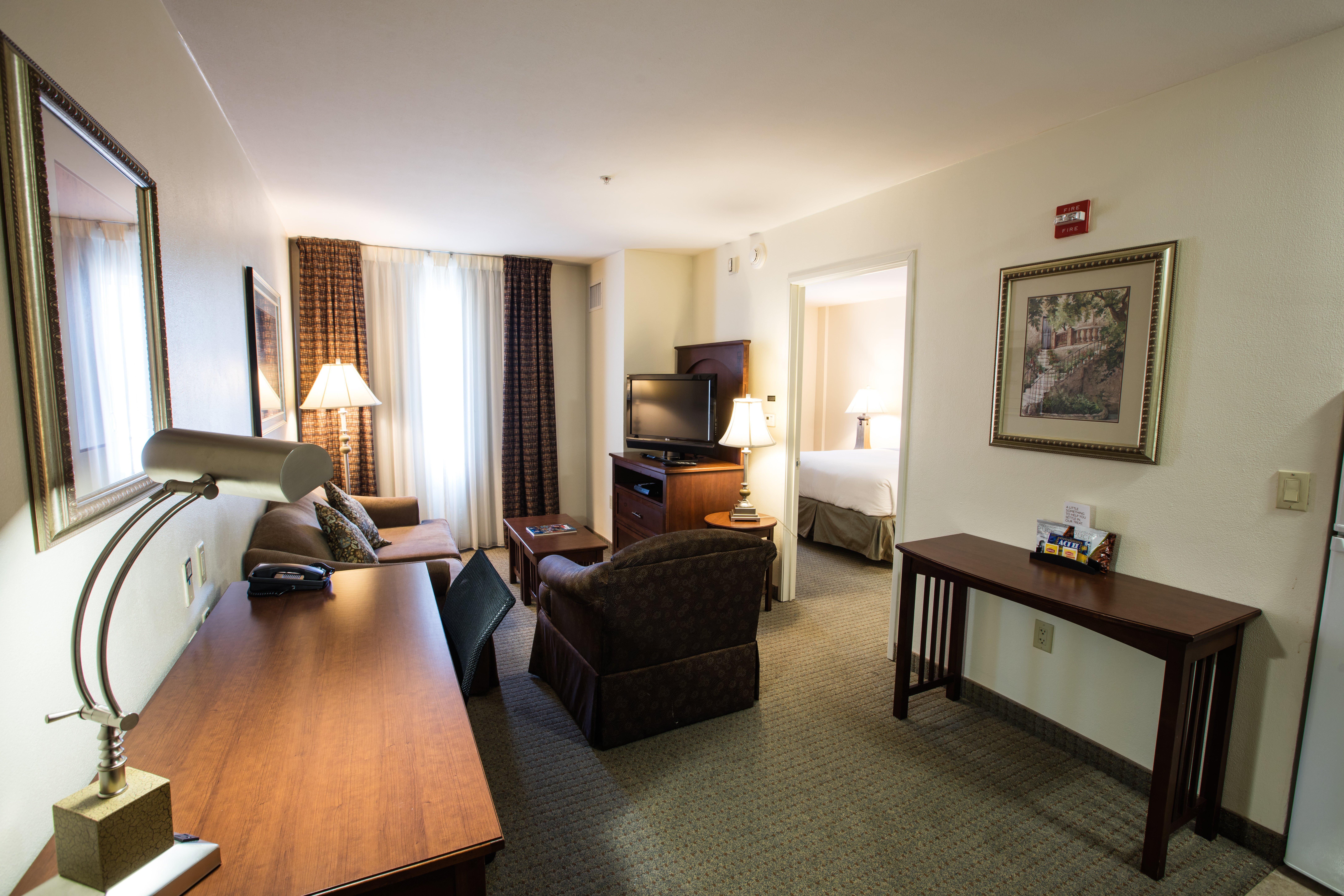 Staybridge Suites Austin Airport By Ihg Екстериор снимка